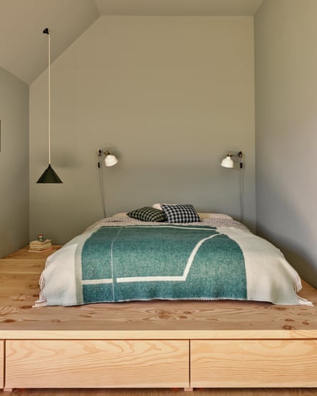 Accueil chaleureux : couleurs naturelles, menuiserie sur mesure dans une des chambres.