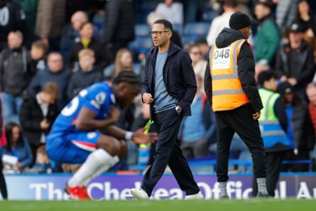 Liam Rosenior walks disconnected aft Chelsea’s conclusion by Manchester city