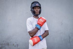 Tomiwa Sodiq in black headguard, white top and red gloves.