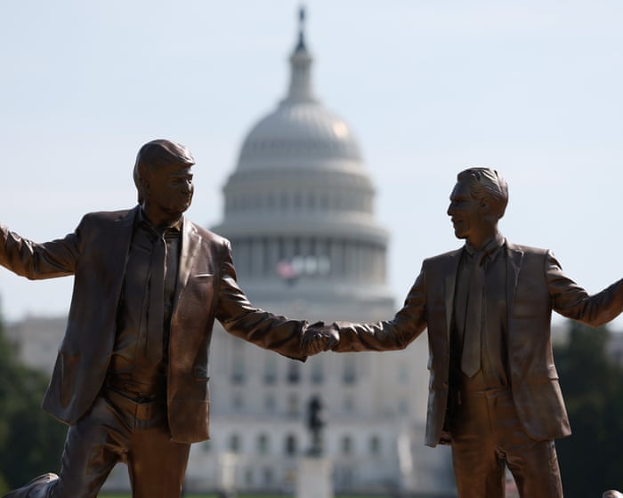 US authorities remove Trump-Epstein statue from National Mall