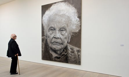 A guest views a portrait by Jelena Bulajic.