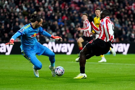 James Trafford saves a shot from Brian Brobbey during the Premier League match between Sunderland and Leeds.