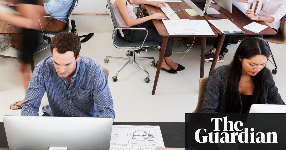 Australian millennials' faith in politics and big business collapsing, poll finds