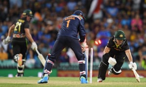 D’Arcy Short is run out by wicket keeper K L Rahul for 7