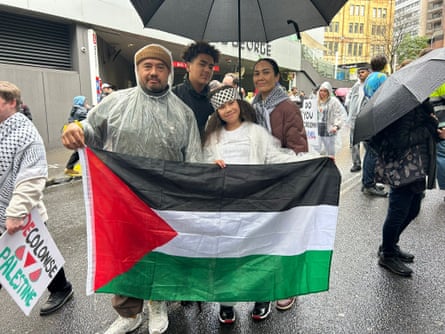 A family behind a Palestinian flag