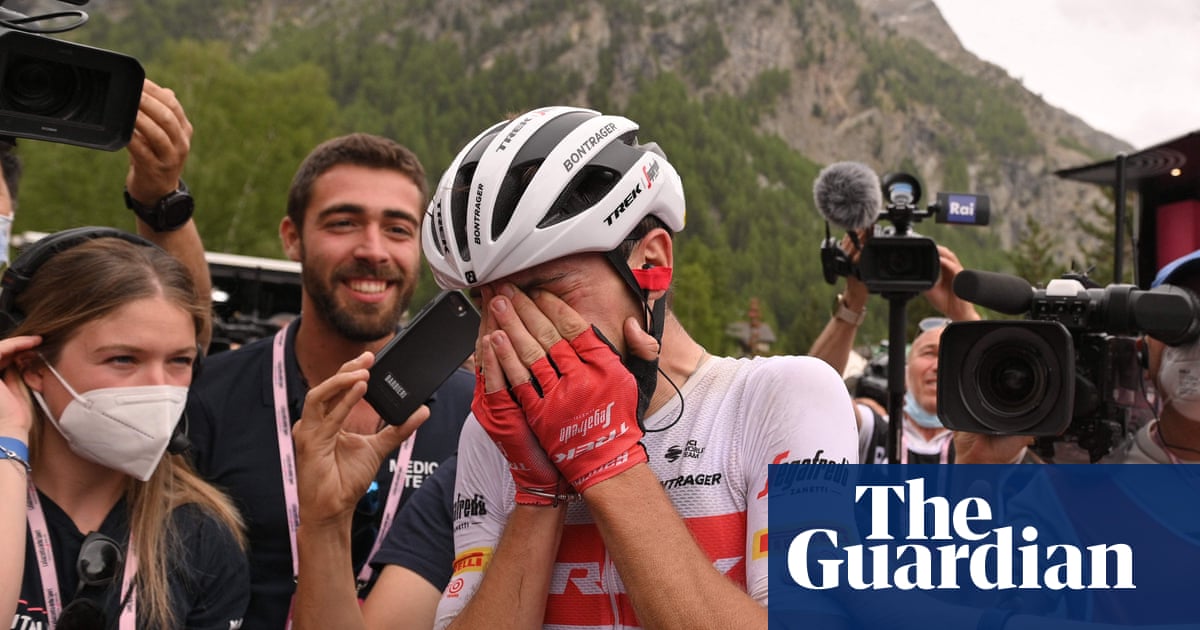 Giro d’Italia: Ciccone climbs to stage win as leader Carapaz shakes off crash