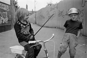 Steven and unknown child with sword, alley by the pub, Freston Road, June 1979