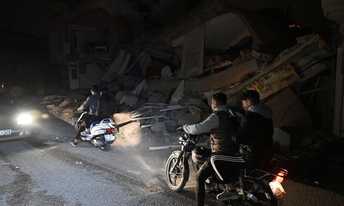 Turkey hit by two more powerful earthquakes two weeks after disaster (theguardian.com)