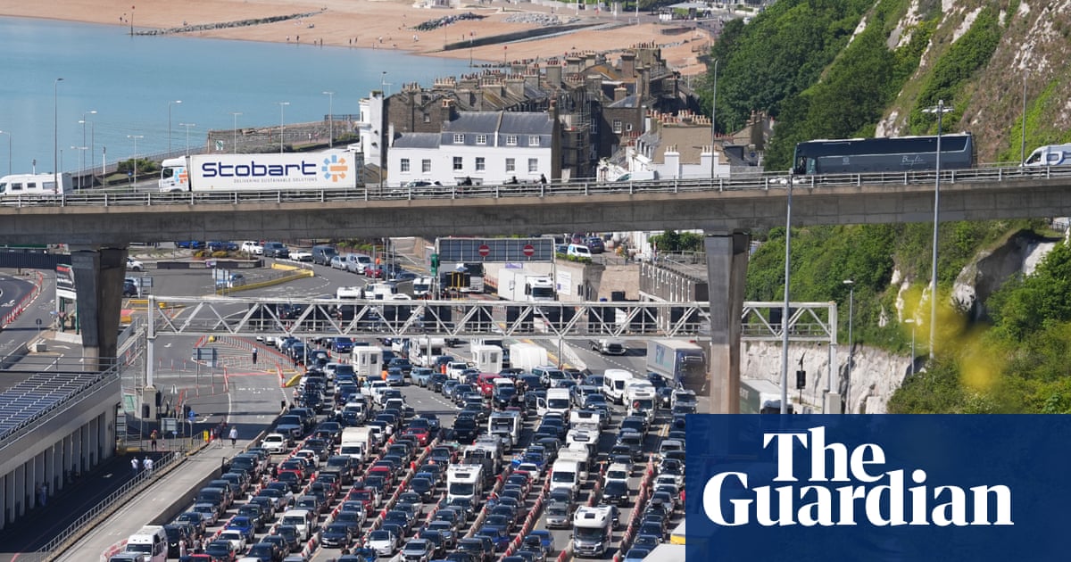 Extra EU border checks suspended at Dover as travellers face delays in heat