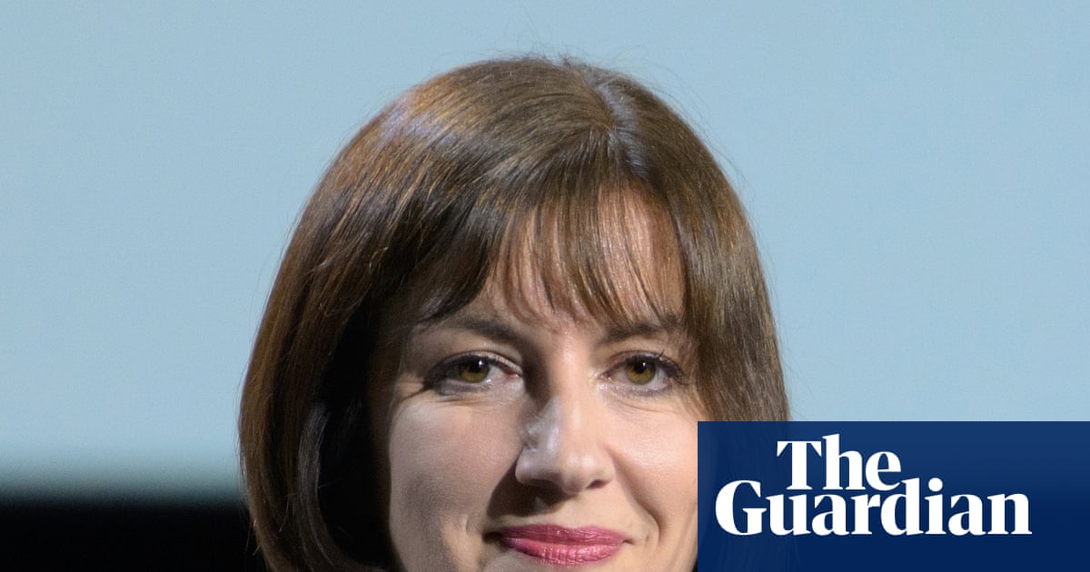 Farage endangering women by failing to condemn paracetamol claims, says Bridget Phillipson