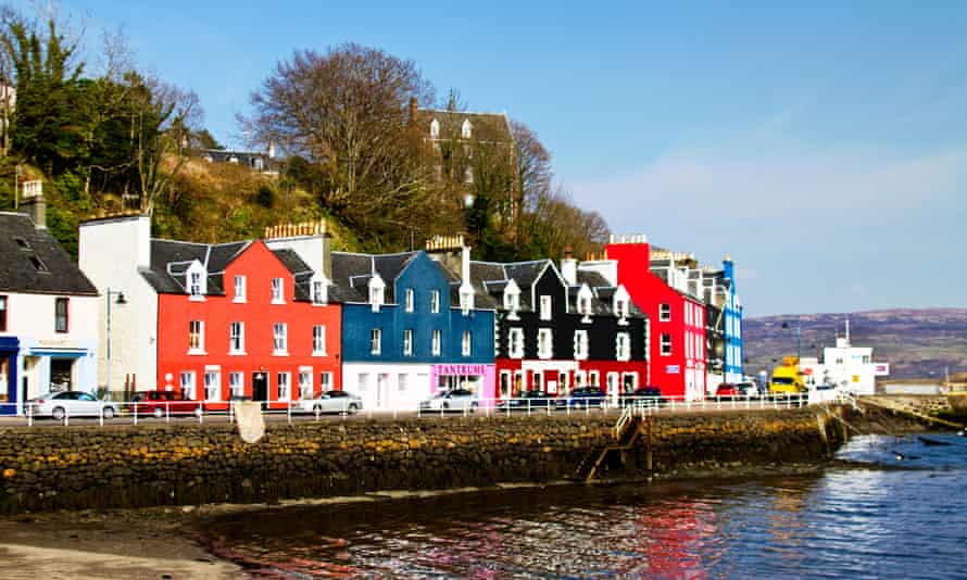 Houses on the Tobermory seafront.