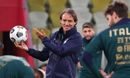 Roberto Mancini during an Italy training session in October 2020
