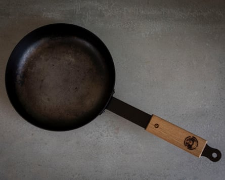 Netherton Foundry Shropshire pan. Dale Berning Sawa tests frying pans for The Filter. 19 June 2025