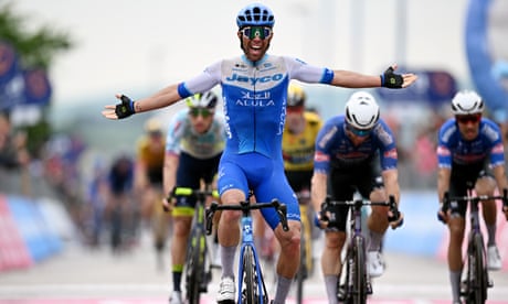Giro d’Italia: Michael Matthews edges out Mads Pedersen to take stage three