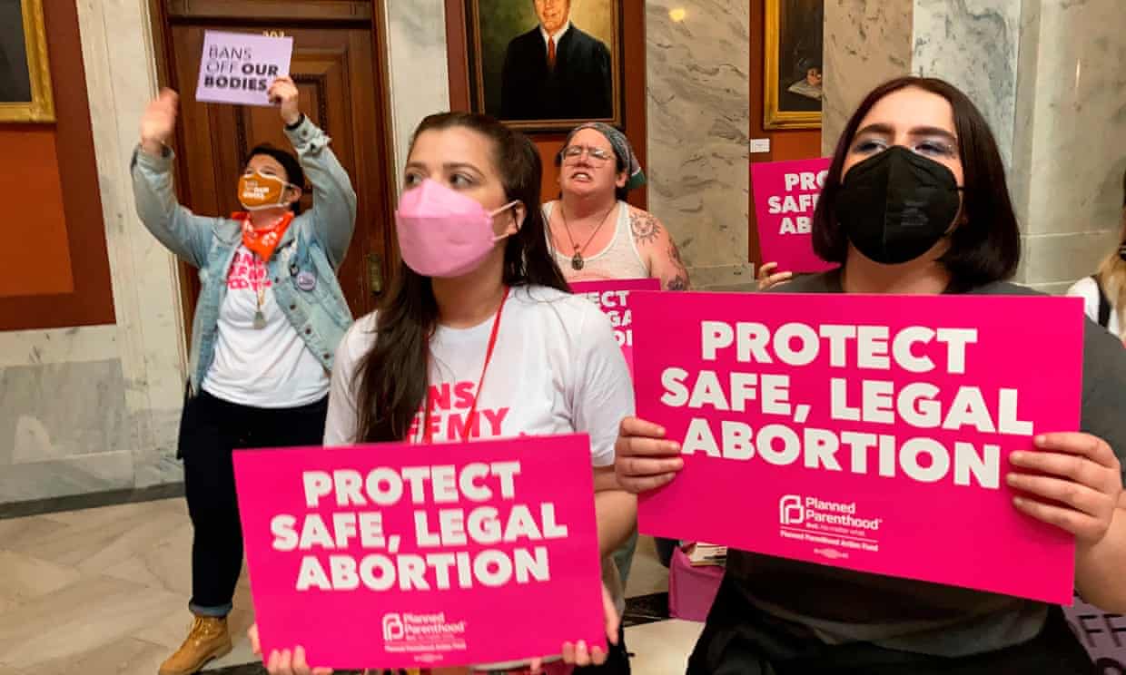 Pregnant sues Ky for abortion right
