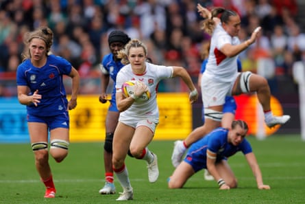 England’s Ellie Kildunne breaks through before scoring her second try of the match.