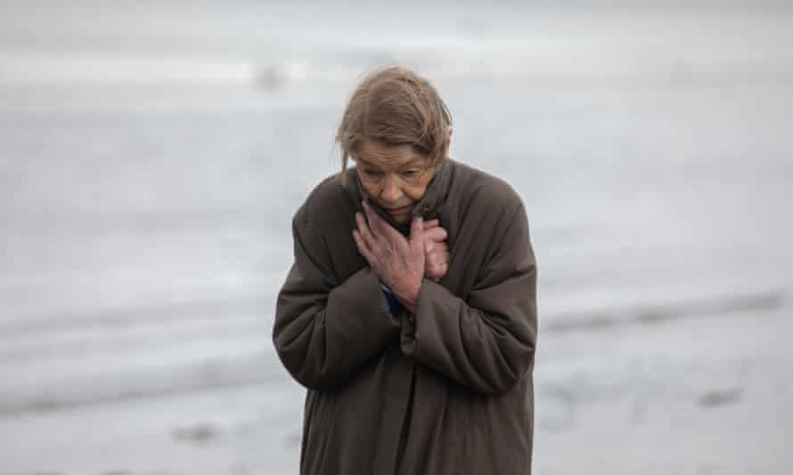 Glenda Jackson as Maud in Elizabeth Is Missing.