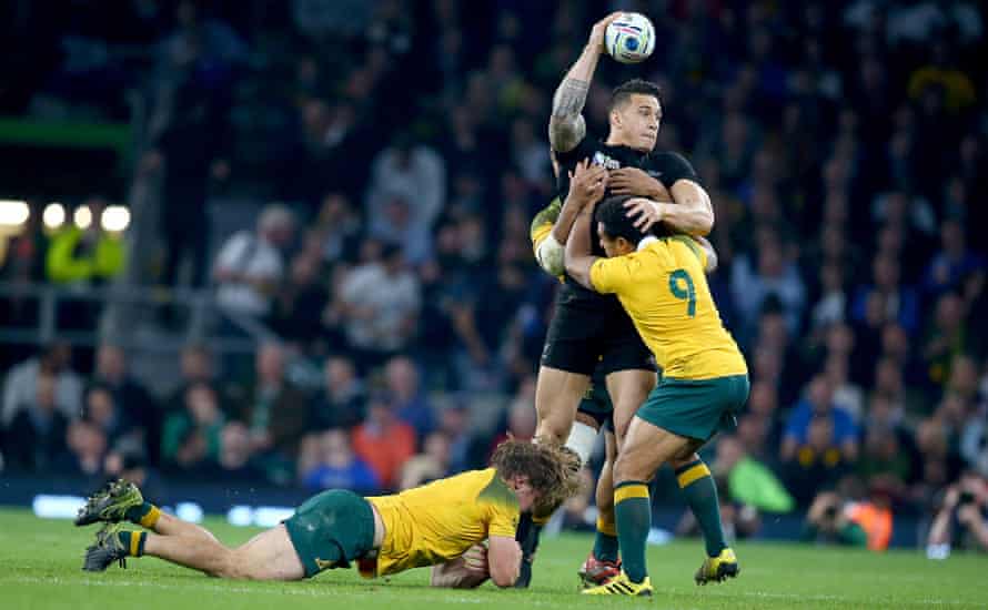 Despite the challenges of Australia’s Michael Hooper, Will Genia and Israel Folau, Sonny Bill Williams offloads to Ma’a Nonu who runs in for a try in the 2015 Rugby World Cup final.