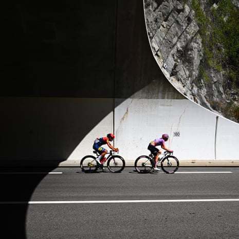 Loes Adegeest of Lidl-Trek (left) and Maeva Squiban of UAE Team L'IMAD in the breakaway.
