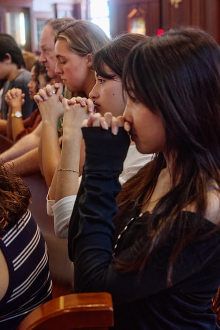 multiple women praying