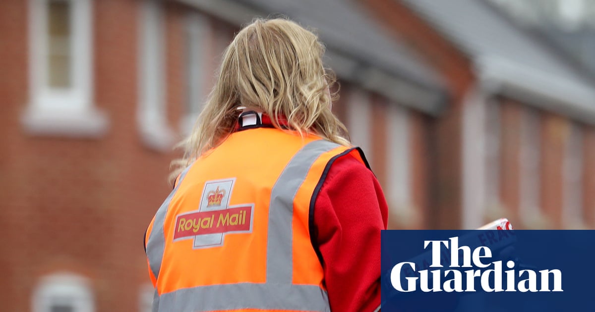 Royal Mail managers vote to strike over jobs dispute