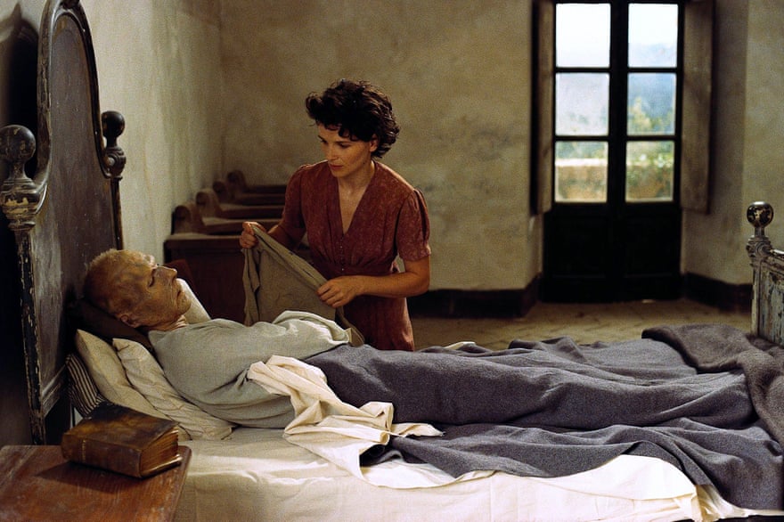 Ralph Fiennes and Juliette Binoche in The English Patient.