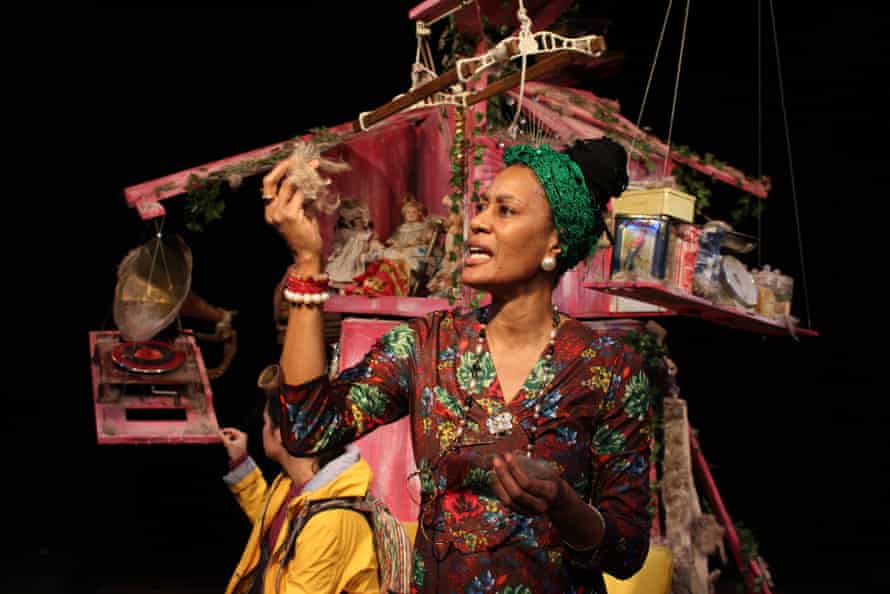 Katherine Vernez-Gray as Nelly in Dust