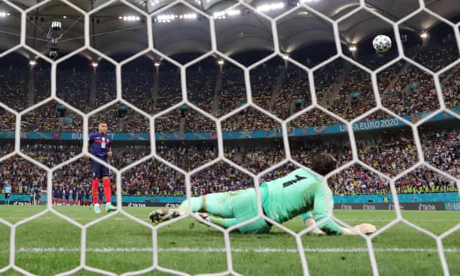 Yann Sommer saves Kylian Mbappé’s penalty to win the shootout 5-4.