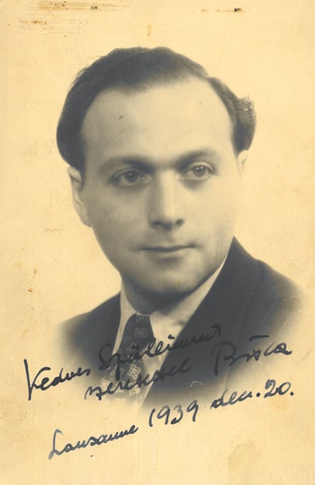 Old photo of Stephen de Bastion, in a shirt, suit jacket and tie, inscribed in fountain-pen ink with his signature, Hungarian words and the date 1939