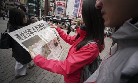 Tokyo commuters read an extra edition of a newspaper about Emperor Akihito’s plans to abdicate in 2019. 