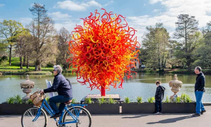 Dale Chihuly’s glass tree sculpture at  Kew Gardens.
