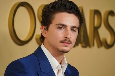 Timothéee Chalamet in a blue blazer on a red carpet