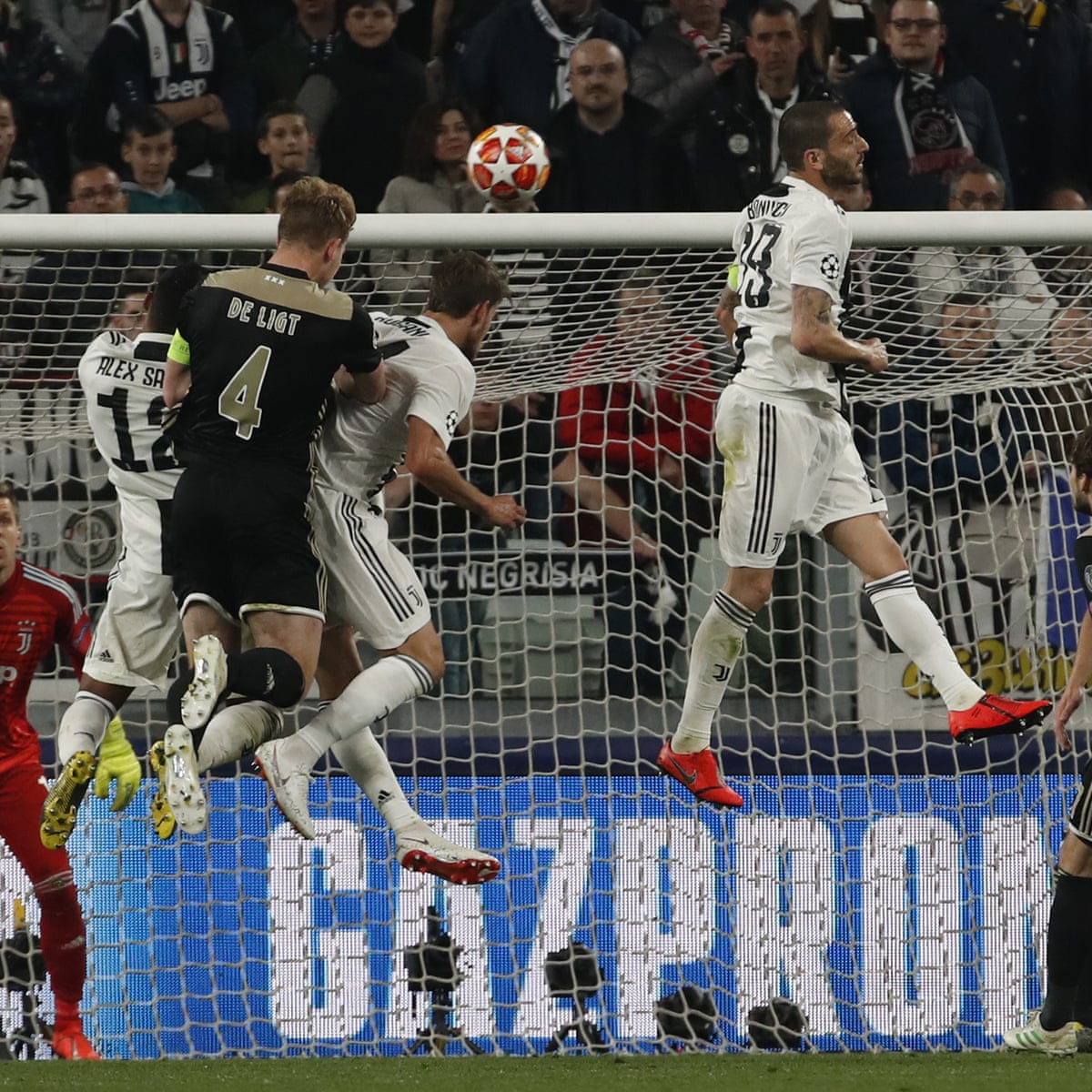 Matthijs De Ligt Strikes Decisive Header For Ajax To Overcome Juventus Football The Guardian
