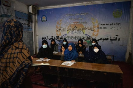 A class in computer science for 8th- and 9th-grade students at Ashna private school in Kandahar. All classes are conducted in English.