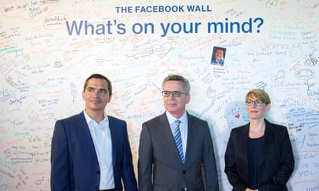 Germany’s interior minister Thomas de Maiziere, center, met with Facebook’s Martin Ott and Eva-Maria Kirschsieper at the Berlin headquarters on Monday. 
