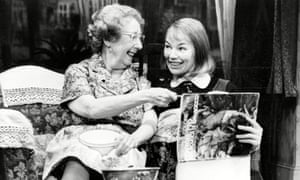 Mona Washbourne (left) and Glenda Jackson in the play ‘Stevie’.