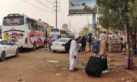 People prepare to board a bus departing from Khartoum to flee the violence, Sudan.
