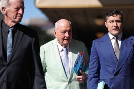 Alan Jones (C) arrives at a Sydney court alongside his lawyers