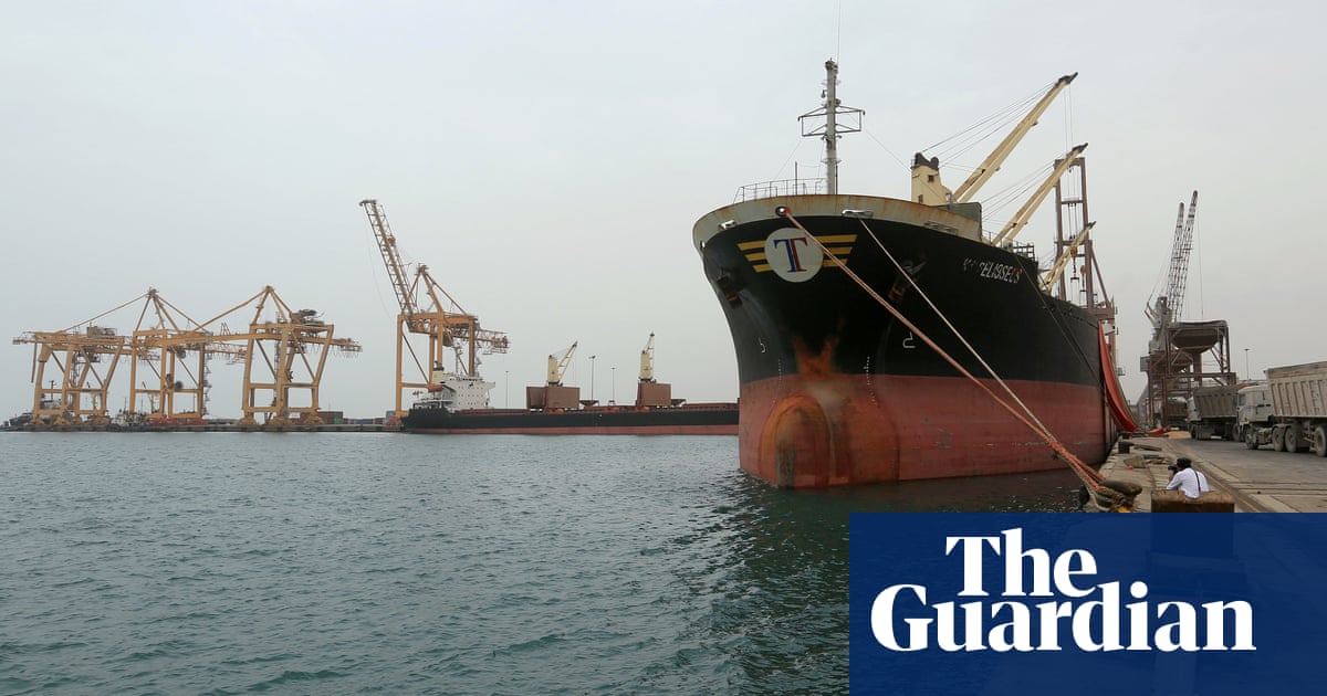 Israeli navy attacks Yemeni port city of Hodeidah for first time in conflict