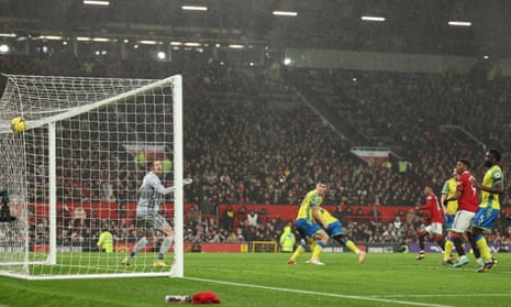 Rashford’s shot loops over Hennessey