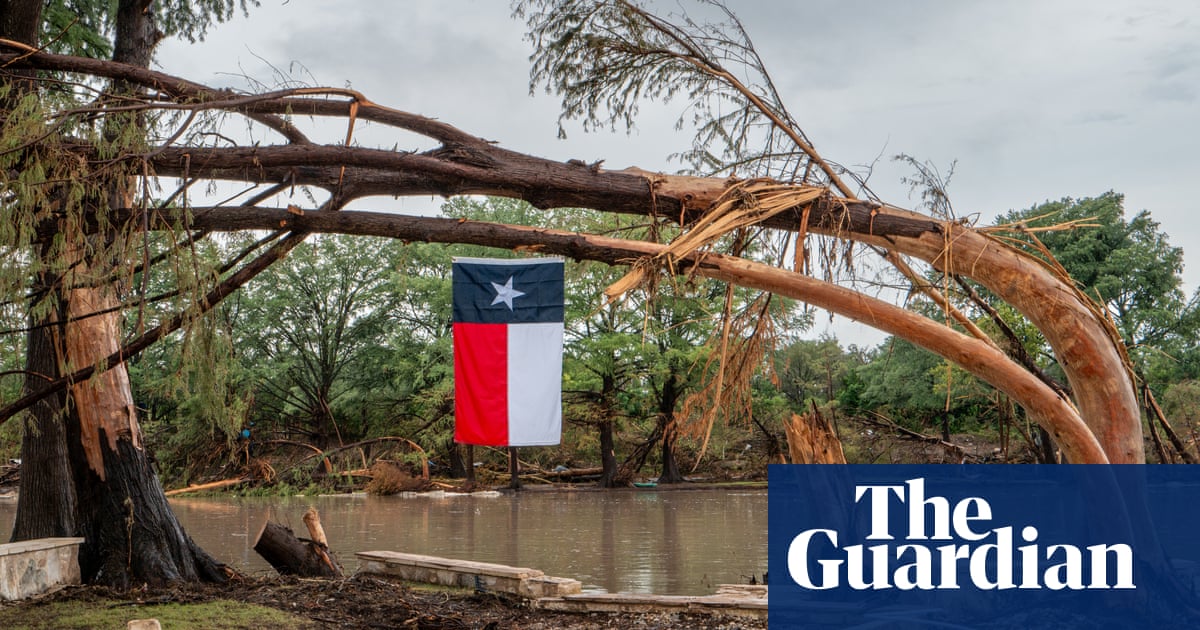 Heavy rain in Texas halts rescue efforts as officials warn of further flooding