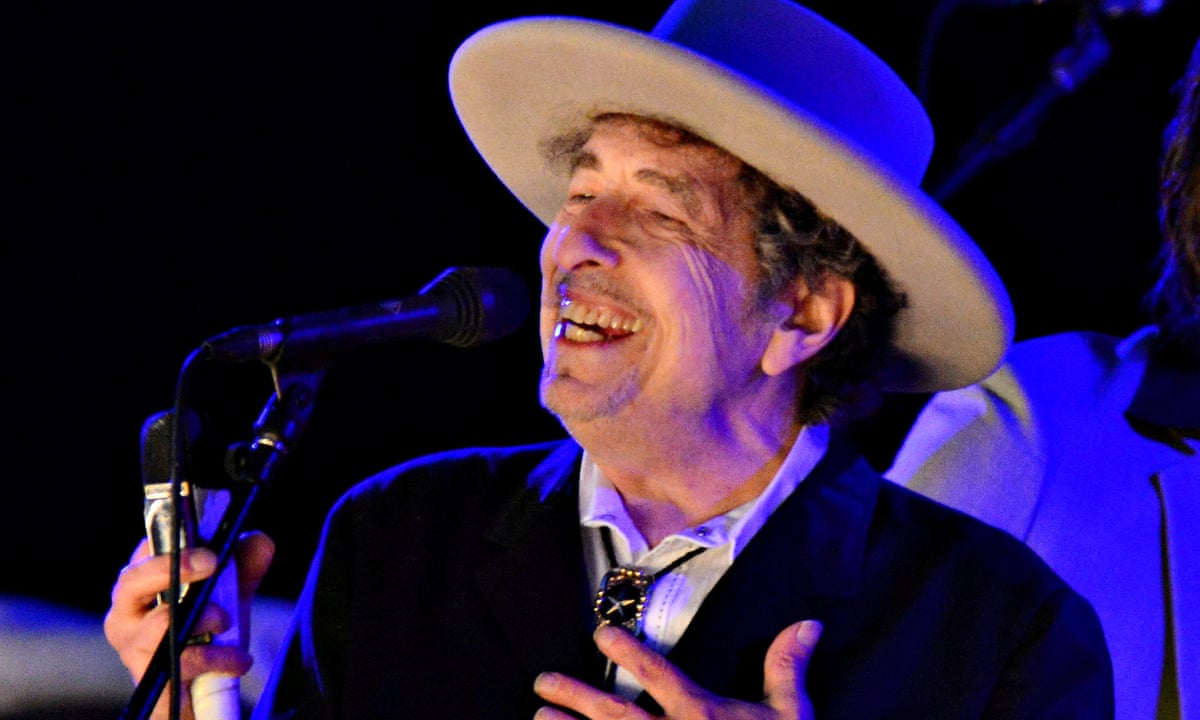 No Room For Nostalgia As Bob Dylan Keeps Show On The Road Bob Dylan The Guardian Bob Dylan Concert In Chattanoga 2022 Review