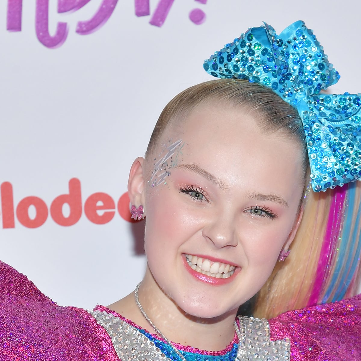 Jojo Siwa Without A Bow In Her Hair - Jojo Siwa Removes Iconic Bow And