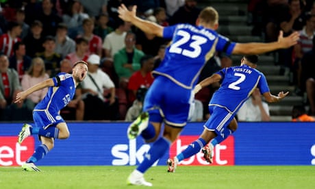 Vardy leads charge as Leicester rout Southampton in battle of fallen giants