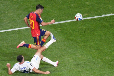 Spain's Pedri is tackled by Cape Verde's Pico Lopes.