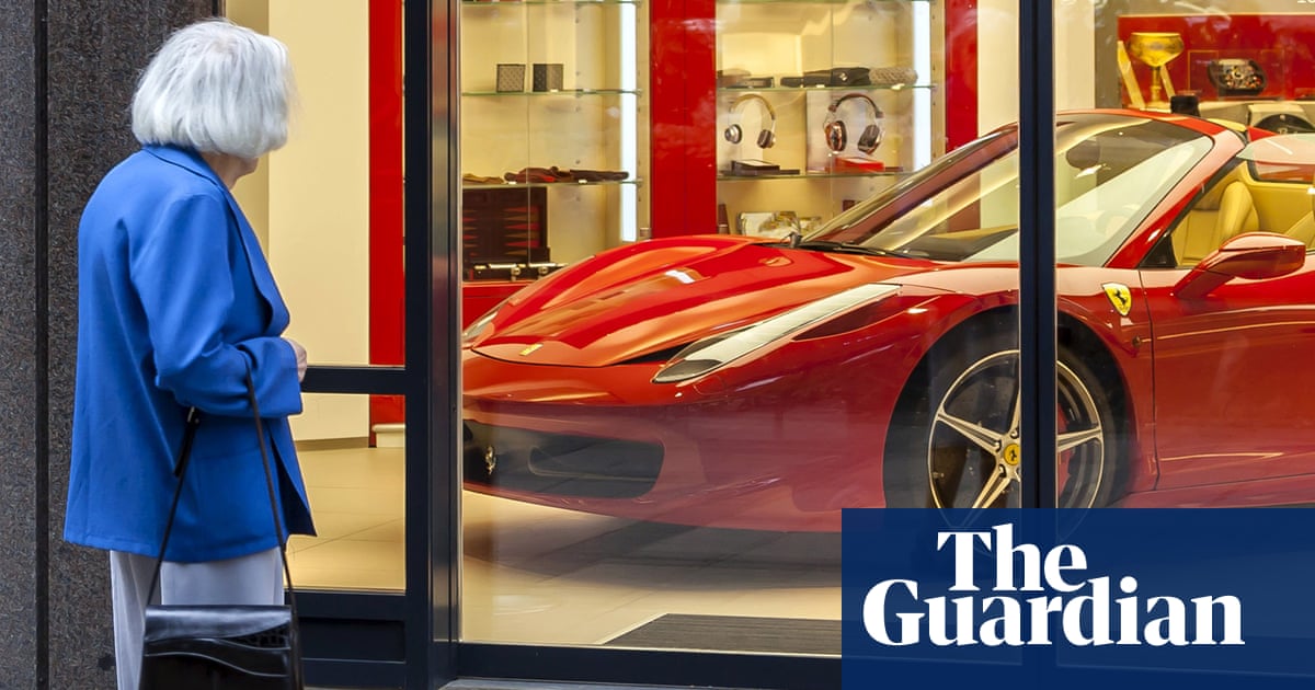 Lifetime of earnings not enough for UK workers to join wealthiest 10%, report says