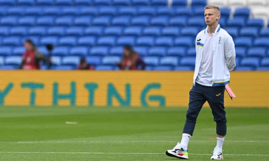 Oleksandr Zinchenko talks a walk.