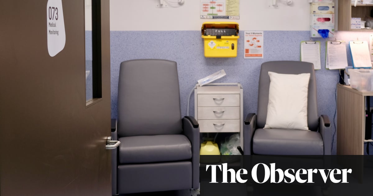 Overdose prevention centres will save lives, say UK senior doctors