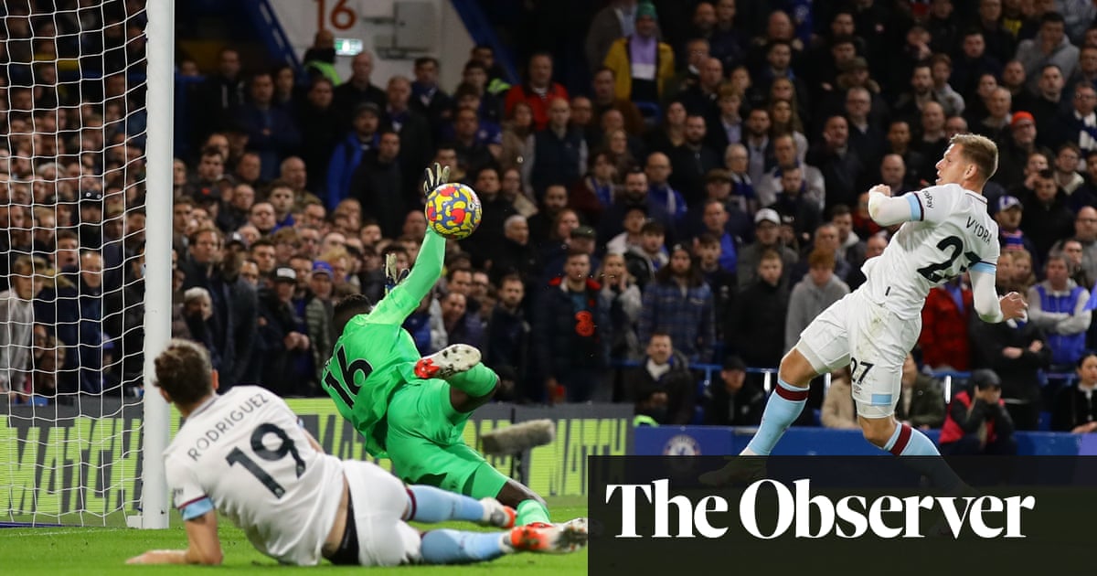 Matej Vydra de Burnley sorprende al líder de la liga Chelsea con el empate tardío