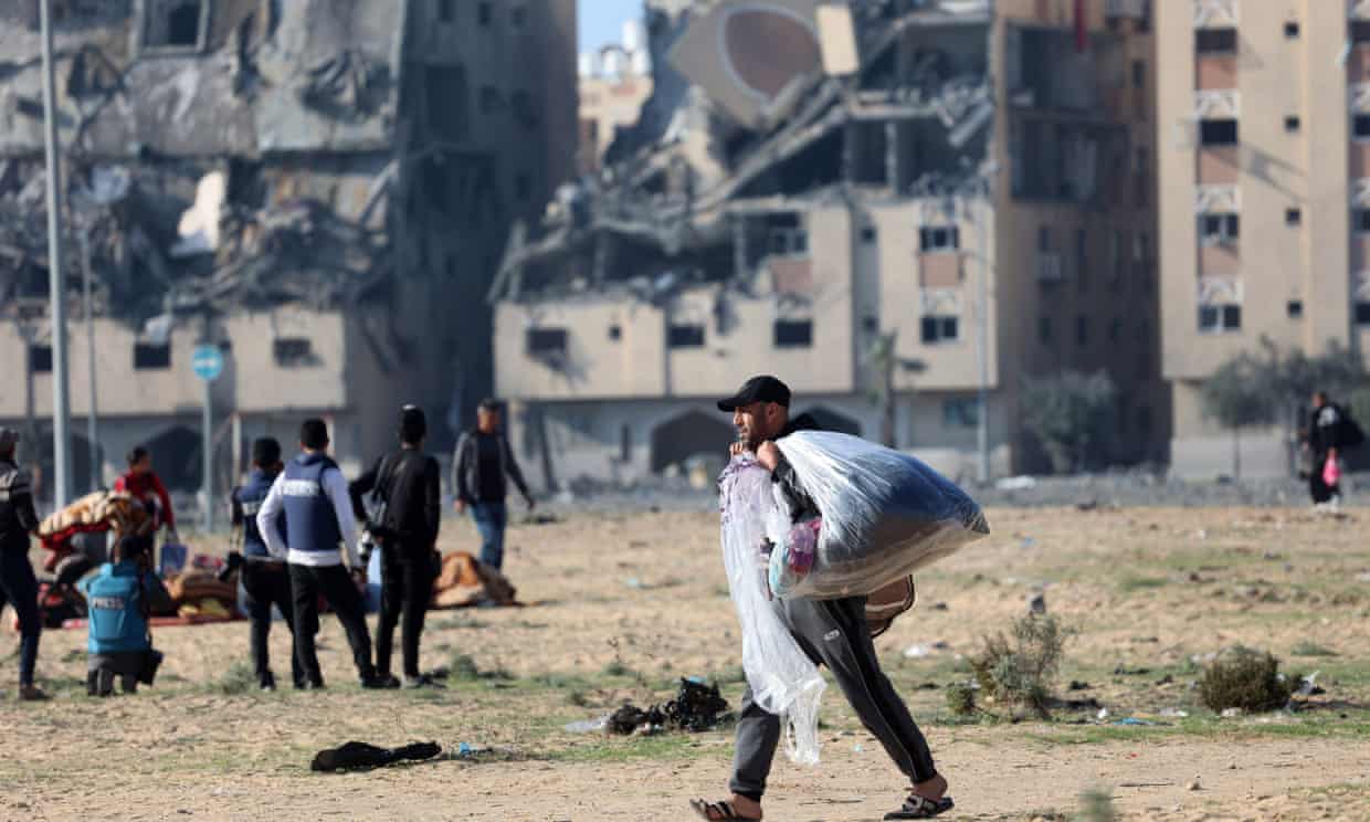 ‘75% of Gaza’s population’ internally displaced as Israeli bombardment continues (theguardian.com)